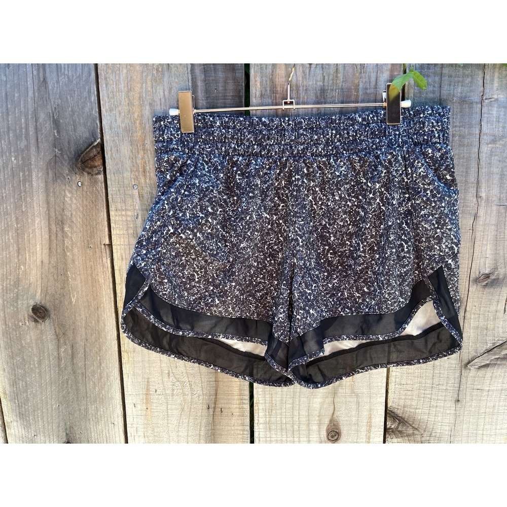 Athleta Printed Mesh Racer Run 4" Shorts in Black Gray Speckle Size Small
